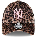 lippikset-kaareva-leopardi-saadettava-nauha-rosa-9forty-velour-new-york-yankees-mlb-new-era
