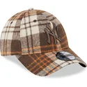 lippikset-kaareva-ruskea-saadettava-nauha-9forty-check-new-york-yankees-mlb-new-era