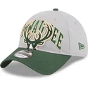 lippikset-kaareva-harmaa-saadettava-nauha-9twenty-tip-off-2023-milwaukee-bucks-nba-new-era