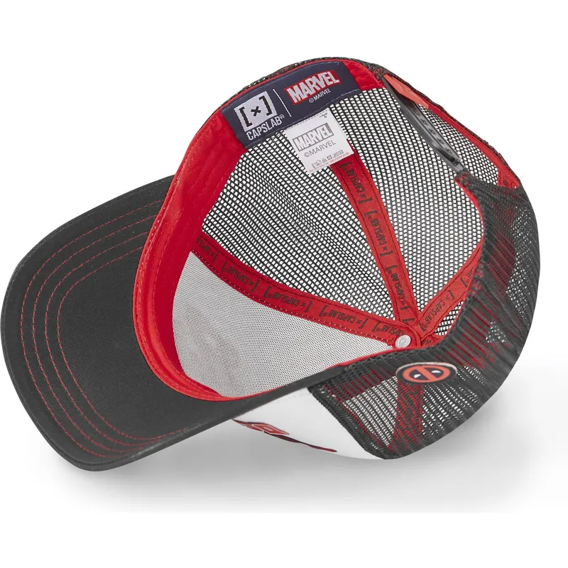lippikset-kaareva-rekka-musta-snapback-mar6-dea3-deadpool-marvel-comics-capslab