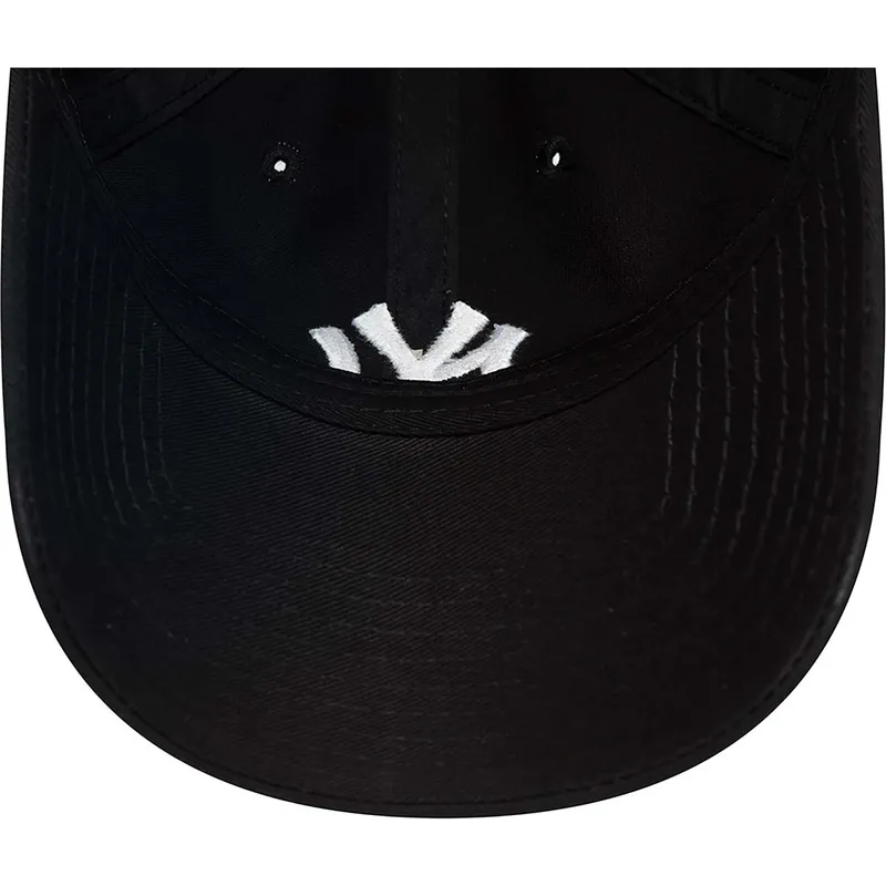 lippikset-kaareva-musta-saadettava-nauha-9twenty-league-essential-new-york-yankees-mlb-new-era lippikset-kaareva-musta-saadettava-nauha-9twenty-league-essential-new-york-yankees-mlb-new-era