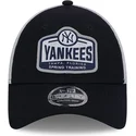 lippikset-kaareva-rekka-laivastonsininen-snapback-9forty-stretch-snap-tab-new-york-yankees-mlb-new-era