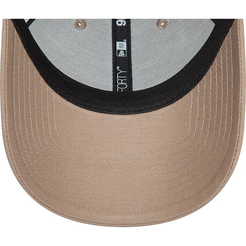 lippikset-kaareva-ruskea-saadettava-nauha-9forty-essential-new-era