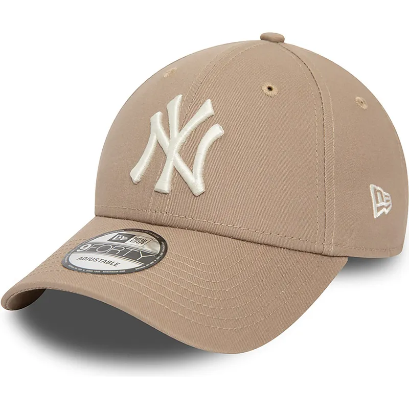 lippikset-kaareva-ruskea-saadettava-nauha-9forty-league-essential-new-york-yankees-mlb-new-era lippikset-kaareva-ruskea-saadettava-nauha-9forty-league-essential-new-york-yankees-mlb-new-era