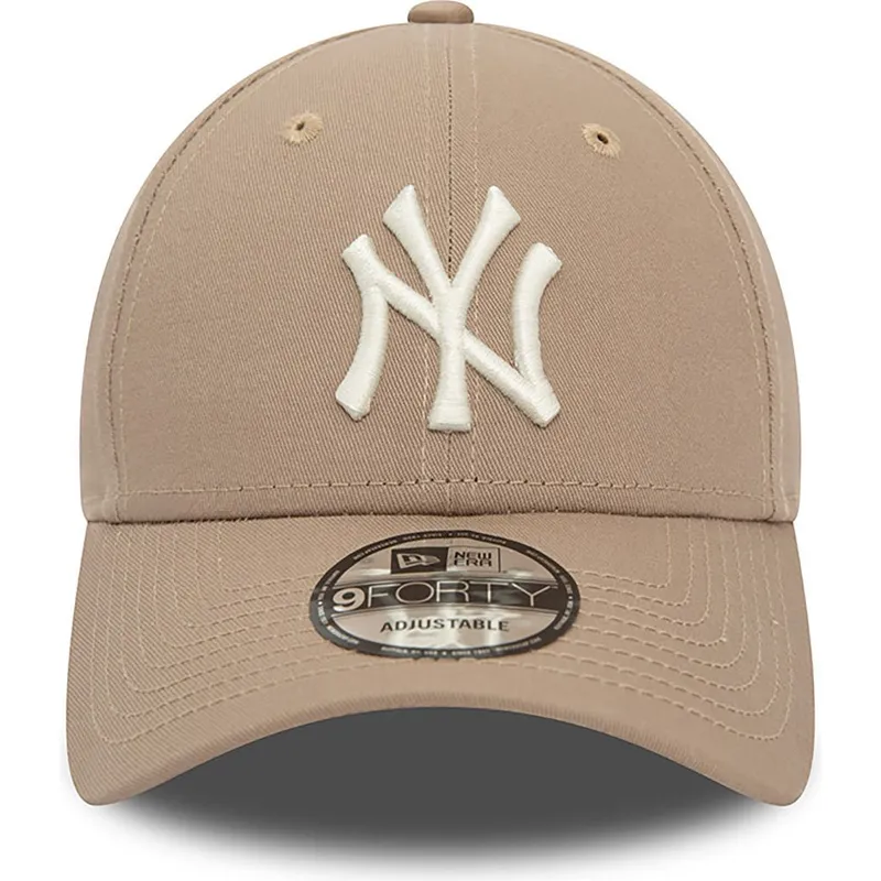 lippikset-kaareva-ruskea-saadettava-nauha-9forty-league-essential-new-york-yankees-mlb-new-era lippikset-kaareva-ruskea-saadettava-nauha-9forty-league-essential-new-york-yankees-mlb-new-era