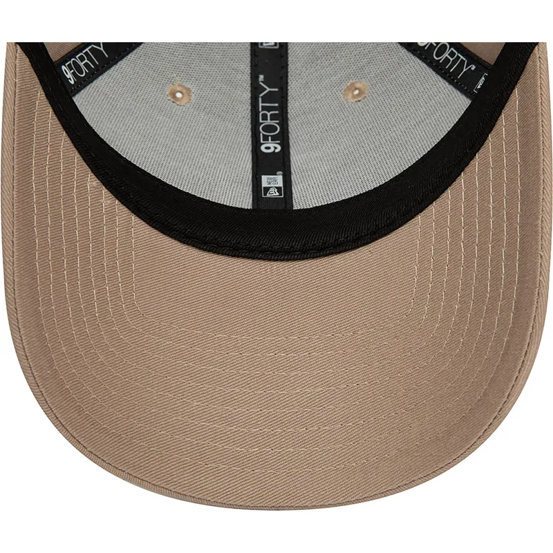 lippikset-kaareva-ruskea-saadettava-nauha-9forty-league-essential-new-york-yankees-mlb-new-era lippikset-kaareva-ruskea-saadettava-nauha-9forty-league-essential-new-york-yankees-mlb-new-era