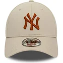 lippikset-kaareva-beige-saadettava-nauha-9forty-league-essential-new-york-yankees-mlb-new-era