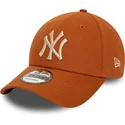 lippikset-kaareva-ruskea-saadettava-nauha-9forty-league-essential-new-york-yankees-mlb-new-era