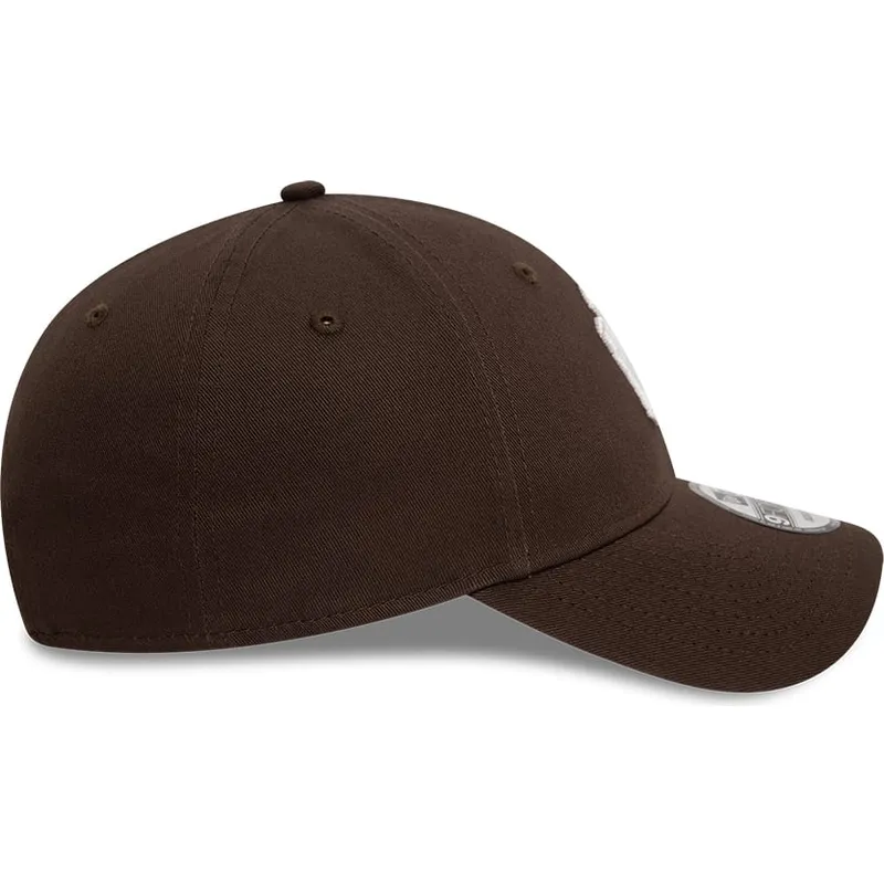 lippikset-kaareva-ruskea-saadettava-nauha-9forty-league-essential-new-york-yankees-mlb-new-era