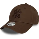 lippikset-kaareva-ruskea-saadettava-nauha-9forty-league-essential-new-york-yankees-mlb-new-era