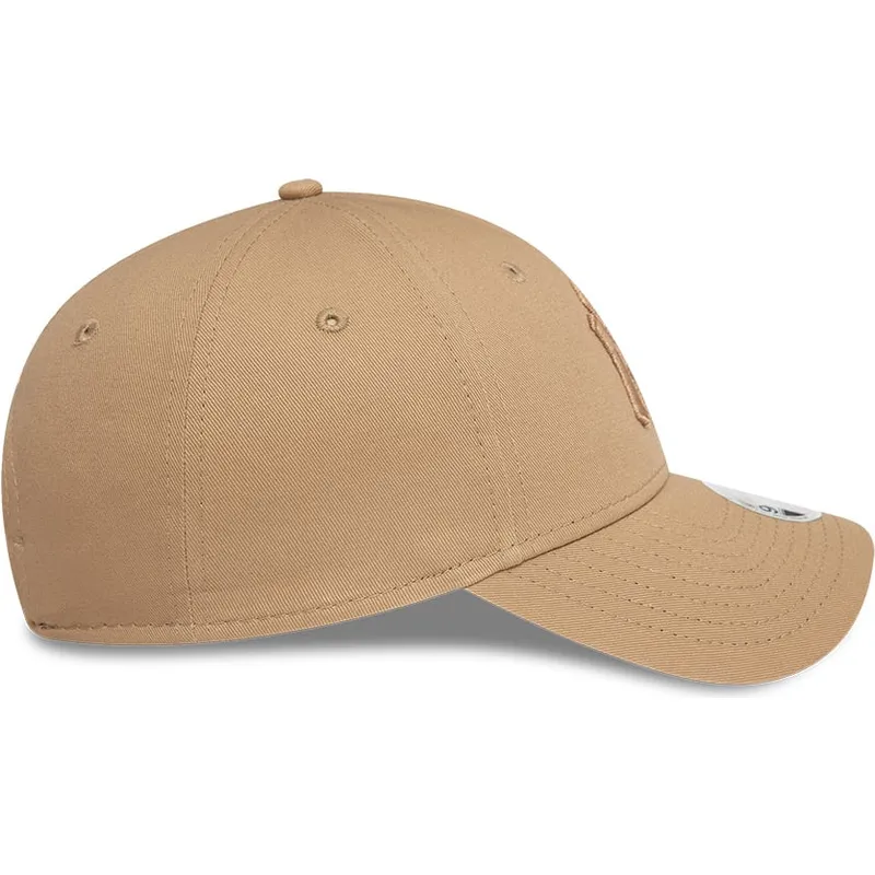cap-kaareva-brown-adjustable-strap-claro-claro-9forty-league-essential-new-york-yankees-mlb-new-era cap-kaareva-brown-adjustable-strap-claro-claro-9forty-league-essential-new-york-yankees-mlb-new-era