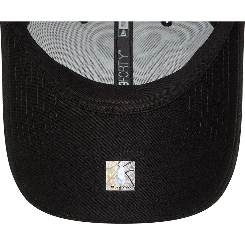 cap-kaareva-black-adjustable-strap-9forty-essential-chicago-bulls-nba-new-era cap-kaareva-black-adjustable-strap-9forty-essential-chicago-bulls-nba-new-era