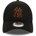 lippikset-kaareva-musta-saadettava-nauha-9forty-team-outline-new-york-yankees-mlb-new-era
