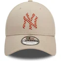 new-era-curved-brim-9forty-seasonal-infill-new-york-yankees-mlb-beige-adjustable-cap