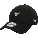 lippikset-kaareva-musta-saadettava-nauha-9forty-metallic-pin-chicago-bulls-nba-new-era