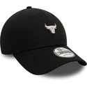 lippikset-kaareva-musta-saadettava-nauha-9forty-metallic-pin-chicago-bulls-nba-new-era