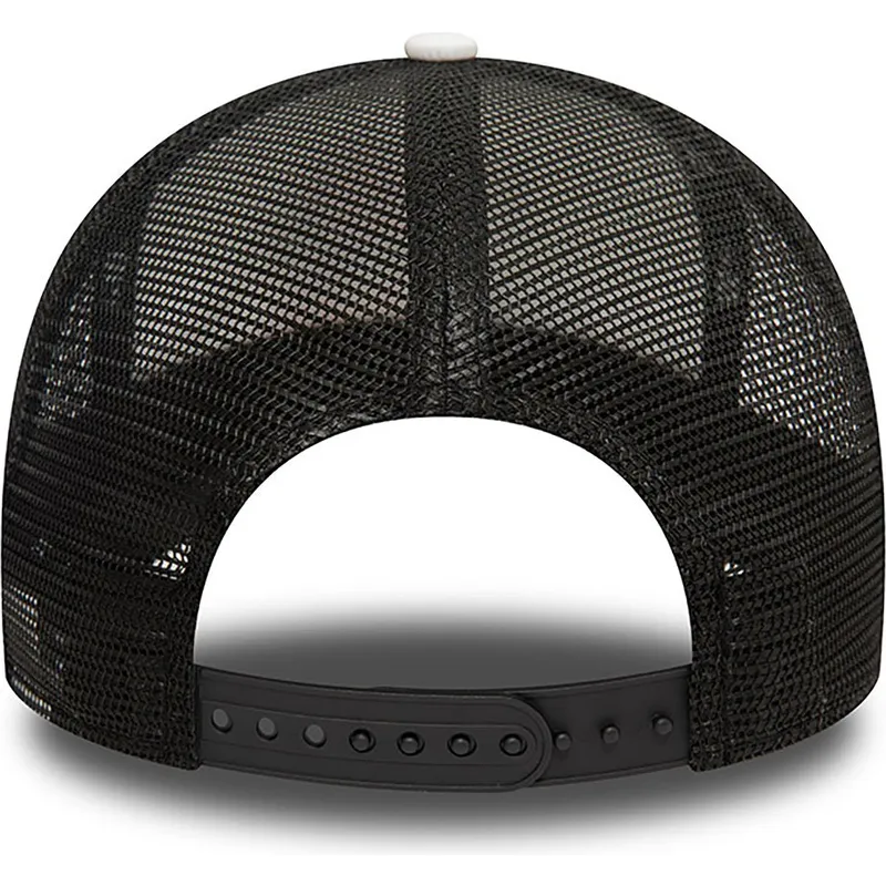 lippikset-kaareva-rekka-musta-snapback-bugs-bunny-and-his-friends-a-frame-looney-tunes-new-era