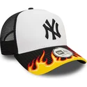 lippikset-kaareva-rekka-valkoinen-snapback-a-frame-flame-new-york-yankees-mlb-new-era