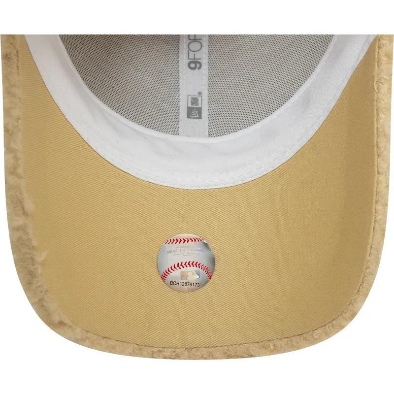 lippikset-kaareva-beige-saadettava-nauha-9forty-borg-new-york-yankees-mlb-new-era
