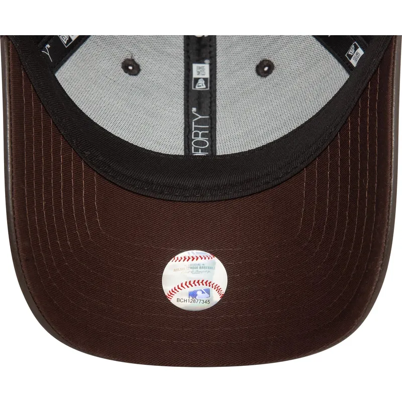 lippikset-kaareva-ruskea-saadettava-nauha-9forty-midi-pu-new-york-yankees-mlb-new-era