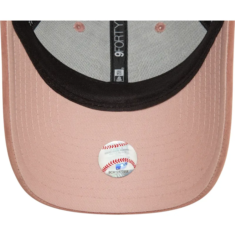 lippikset-kaareva-vaaleanpunainen-saadettava-nauha-9forty-velour-diamante-new-york-yankees-mlb-new-era
