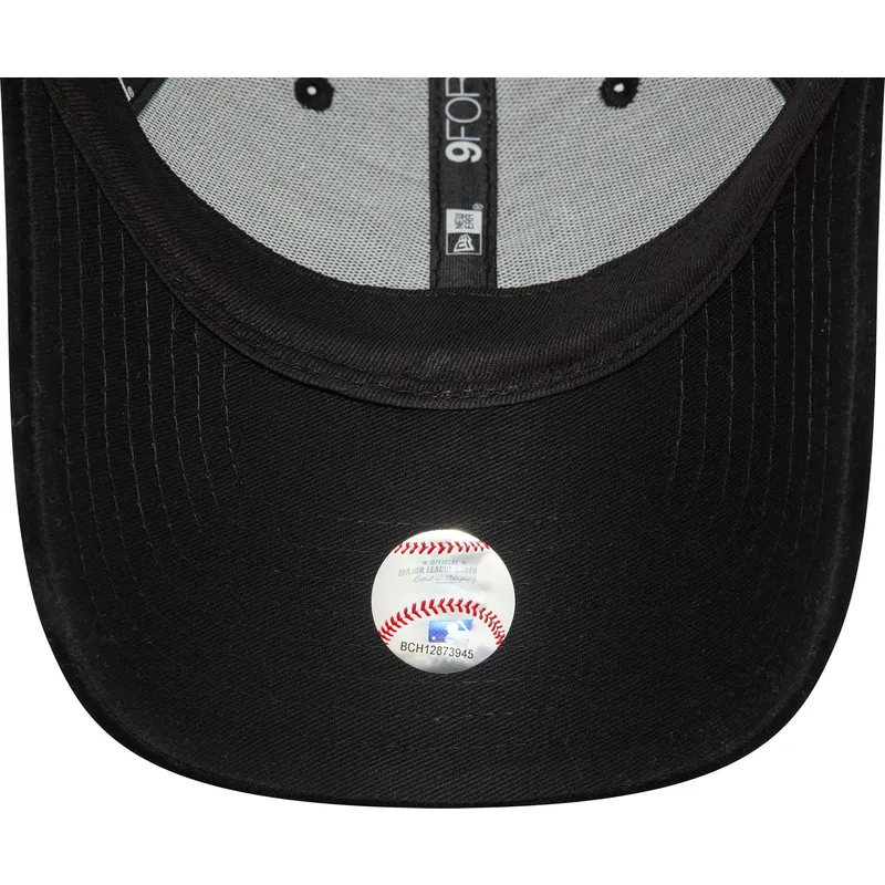 lippikset-kaareva-musta-saadettava-nauha-9forty-velour-diamante-new-york-yankees-mlb-new-era lippikset-kaareva-musta-saadettava-nauha-9forty-velour-diamante-new-york-yankees-mlb-new-era