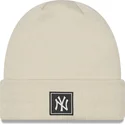 new-era-team-cuff-new-york-yankees-mlb-beige-beanie