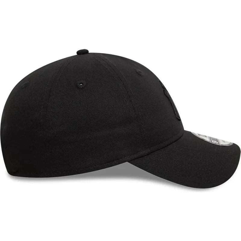 lippikset-kaareva-musta-saadettava-nauha-9twenty-league-essential-new-york-yankees-mlb-new-era lippikset-kaareva-musta-saadettava-nauha-9twenty-league-essential-new-york-yankees-mlb-new-era