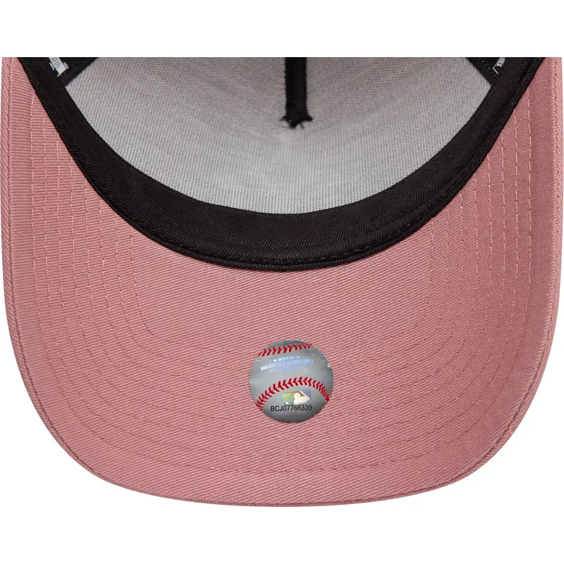lippikset-kaareva-rekka-vaaleanpunainen-snapback-9forty-a-frame-league-essential-new-york-yankees-mlb-new-era