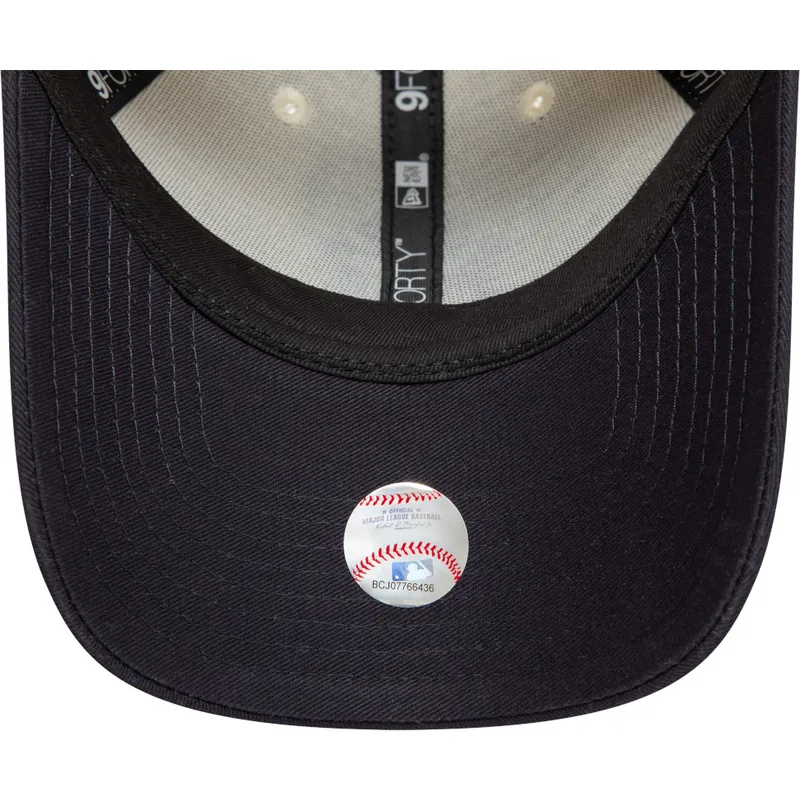 lippikset-kaareva-beige-saadettava-nauha-9forty-colour-block-new-york-yankees-mlb-new-era lippikset-kaareva-beige-saadettava-nauha-9forty-colour-block-new-york-yankees-mlb-new-era