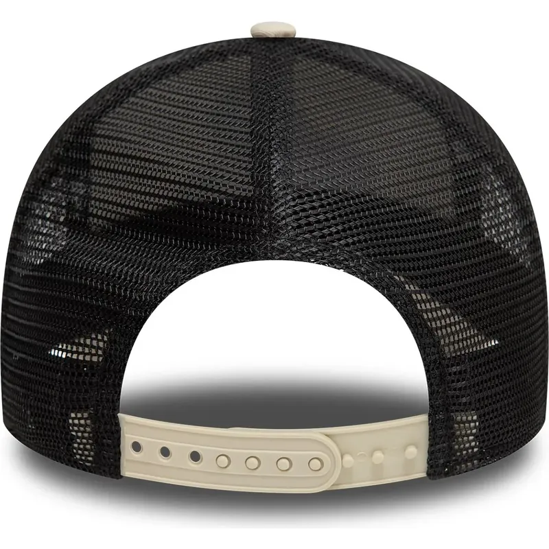 lippikset-kaareva-rekka-musta-snapback-9forty-a-frame-outdoor-patch-new-era