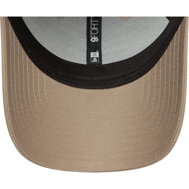 lippikset-kaareva-ruskea-saadettava-nauha-9forty-league-essential-new-york-yankees-mlb-new-era lippikset-kaareva-ruskea-saadettava-nauha-9forty-league-essential-new-york-yankees-mlb-new-era