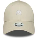 new-era-curved-brim-women-9forty-mini-logo-new-york-yankees-mlb-beige-adjustable-cap