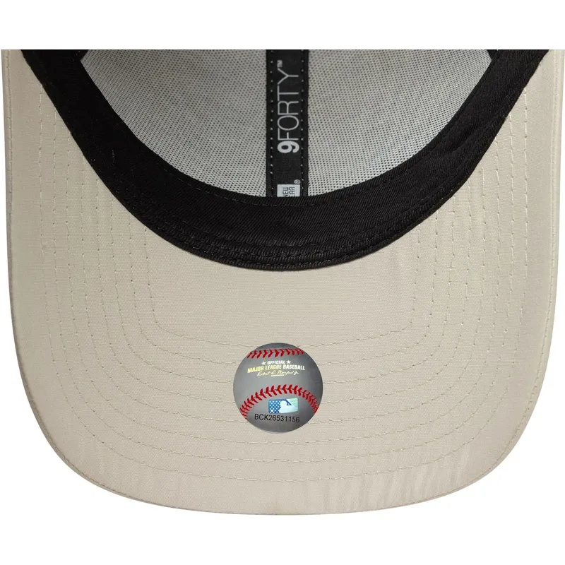 lippikset-kaareva-beige-saadettava-nauha-9forty-tonal-flawless-new-york-yankees-mlb-new-era