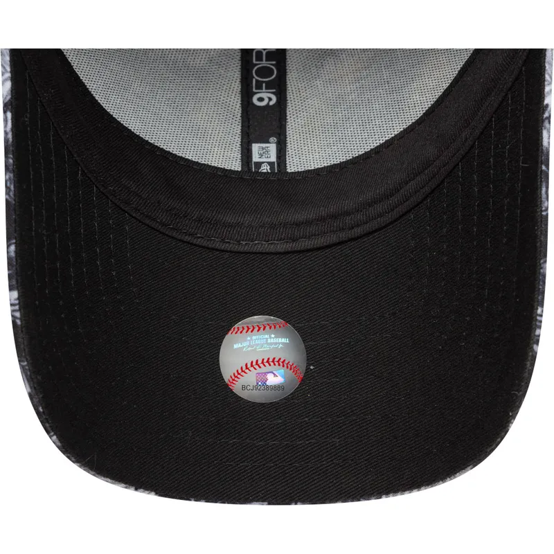 lippikset-kaareva-musta-saadettava-nauha-9forty-all-over-print-new-york-yankees-mlb-new-era lippikset-kaareva-musta-saadettava-nauha-9forty-all-over-print-new-york-yankees-mlb-new-era