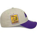 new-era-curved-brim-9forty-contrast-patch-los-angeles-lakers-nba-beige-and-purple-adjustable-cap