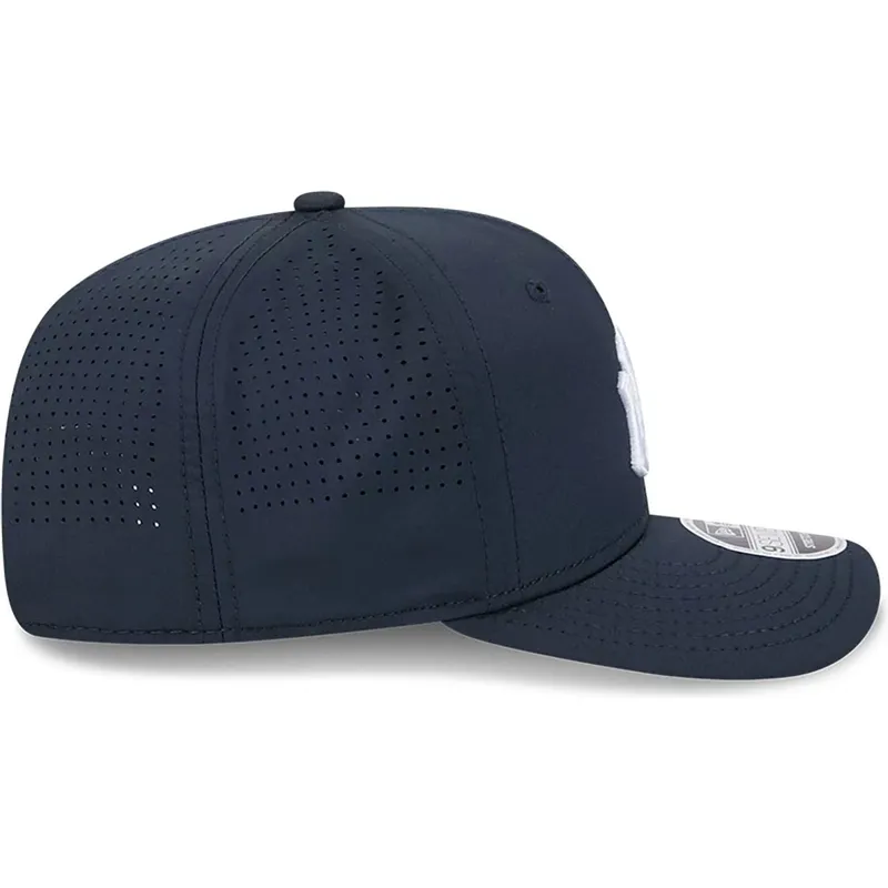 lippikset-kaareva-laivastonsininen-snapback-9seventy-stretch-snap-perf-new-york-yankees-mlb-new-era