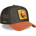lippikset-kaareva-rekka-musta-snapback-queen-fam-que-marilyn-monroe-kuuluisuudet-capslab