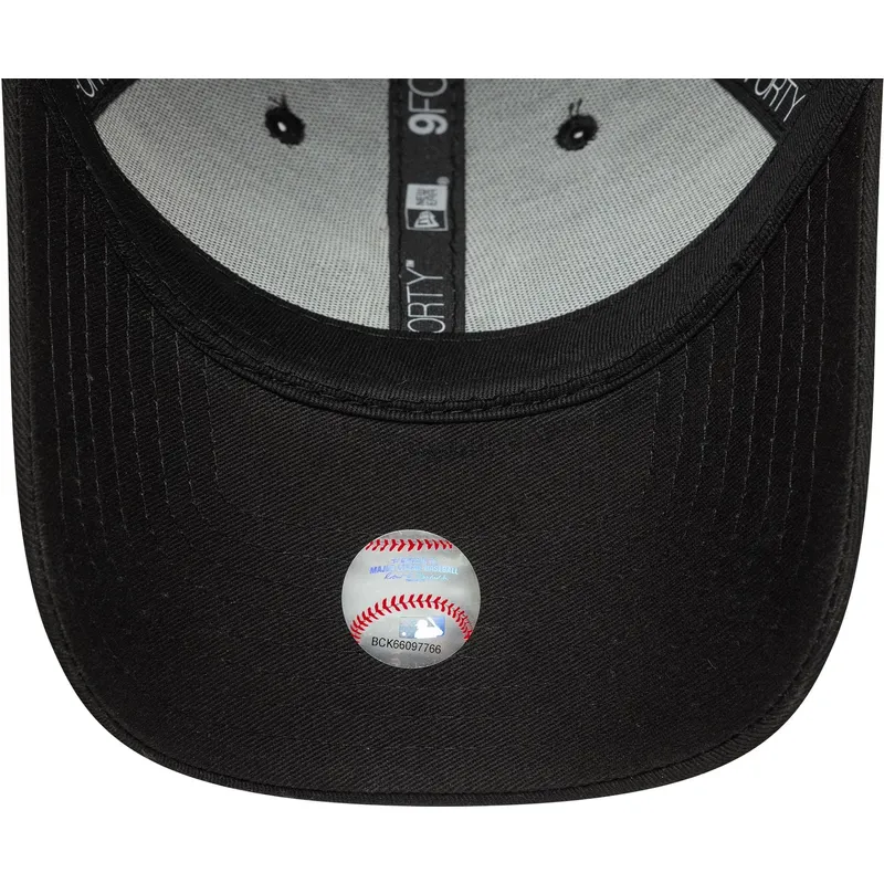 lippikset-kaareva-musta-saadettava-nauha-9forty-outline-new-york-yankees-mlb-new-era lippikset-kaareva-musta-saadettava-nauha-9forty-outline-new-york-yankees-mlb-new-era