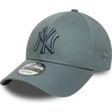 new-era-curved-brim-grey-logo-9forty-league-essential-new-york-yankees-mlb-grey-adjustable-cap