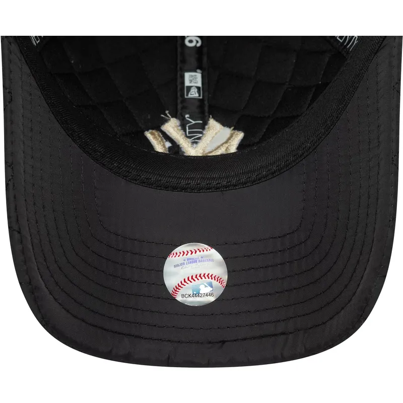 lippikset-kaareva-musta-saadettava-nauha-9twenty-quilted-new-york-yankees-mlb-new-era