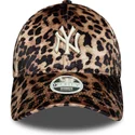 lippikset-kaareva-leopardi-saadettava-nauha-9forty-leo-velour-new-york-yankees-mlb-new-era