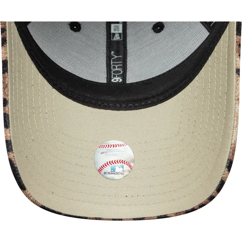 lippikset-kaareva-leopardi-saadettava-nauha-9forty-leo-velour-new-york-yankees-mlb-new-era