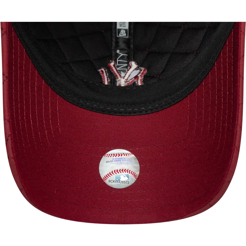 lippikset-kaareva-punainen-saadettava-nauha-9twenty-padded-new-york-yankees-mlb-new-era