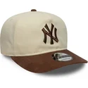lippikset-kaareva-ruskea-saadettava-nauha-9fifty-a-frame-suede-visor-new-york-yankees-mlb-new-era