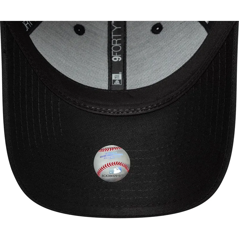 lippikset-kaareva-musta-snapback-9forty-metallic-new-york-yankees-mlb-new-era