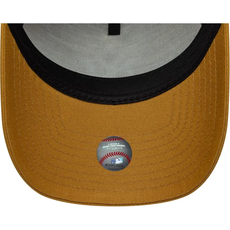 lippikset-kaareva-ruskea-snapback-9forty-e-frame-league-essential-new-york-yankees-mlb-new-era