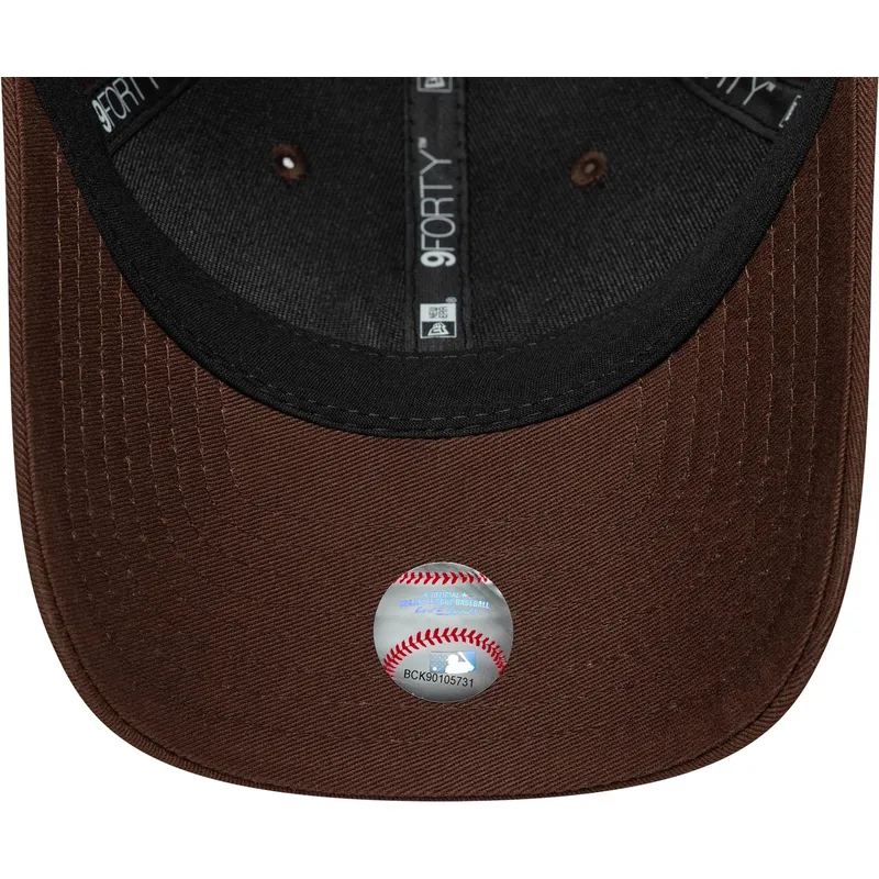 lippikset-kaareva-ruskea-snapback-9forty-m-crown-new-york-yankees-mlb-new-era