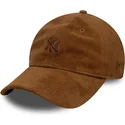 lippikset-kaareva-ruskea-saadettava-nauha-9twenty-suede-new-york-yankees-mlb-new-era