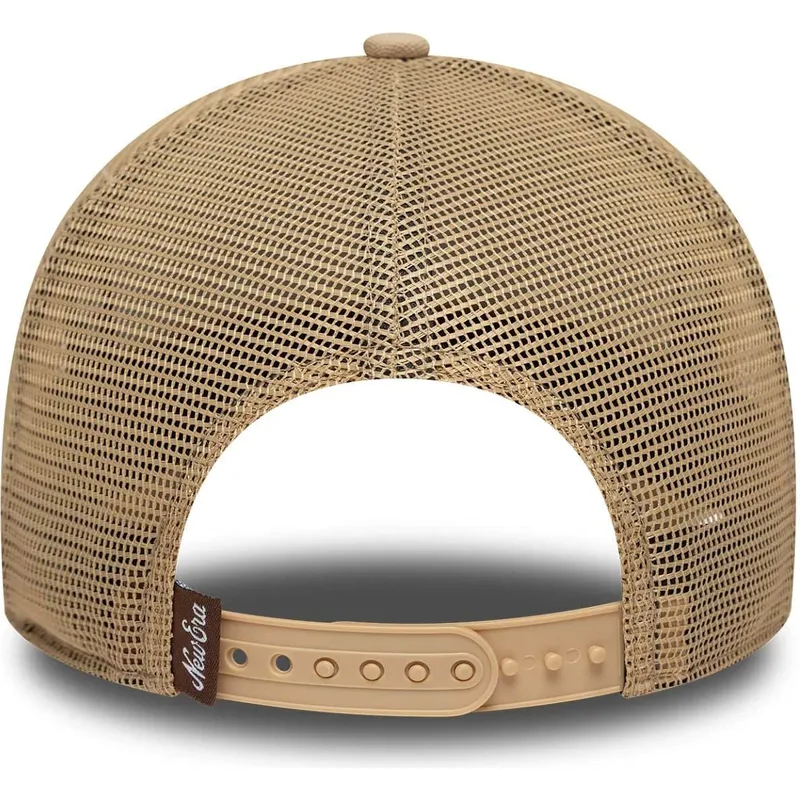 lippikset-kaareva-rekka-ruskea-snapback-a-frame-oval-canvas-distress-new-era